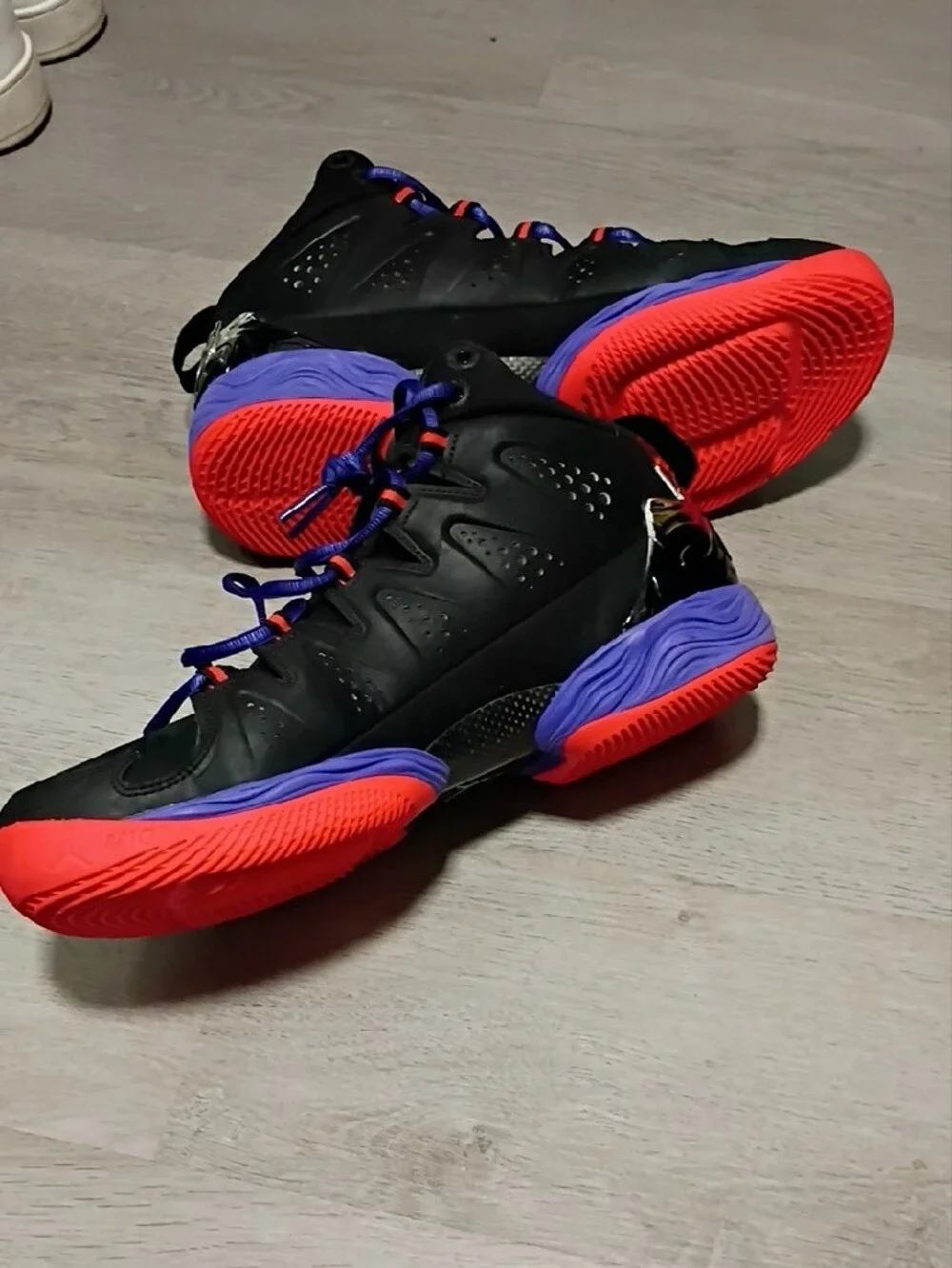 Jordan Men's Black / Purple High-Top Basketball Shoes